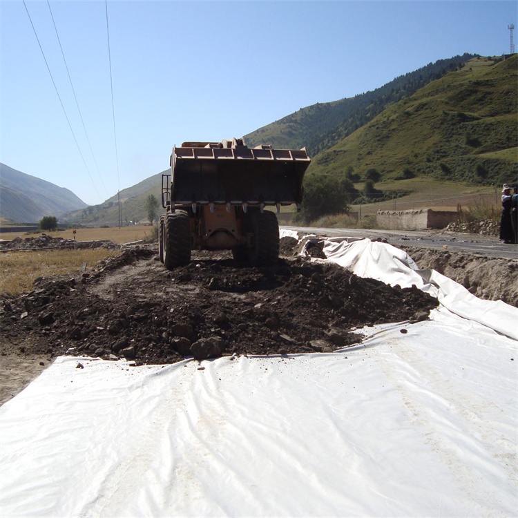 土工布选材严格