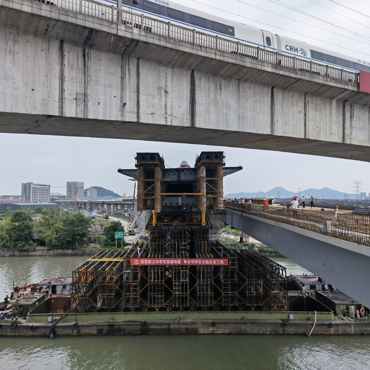 花窗支持定制  江苏贝雷钢桥有限公司