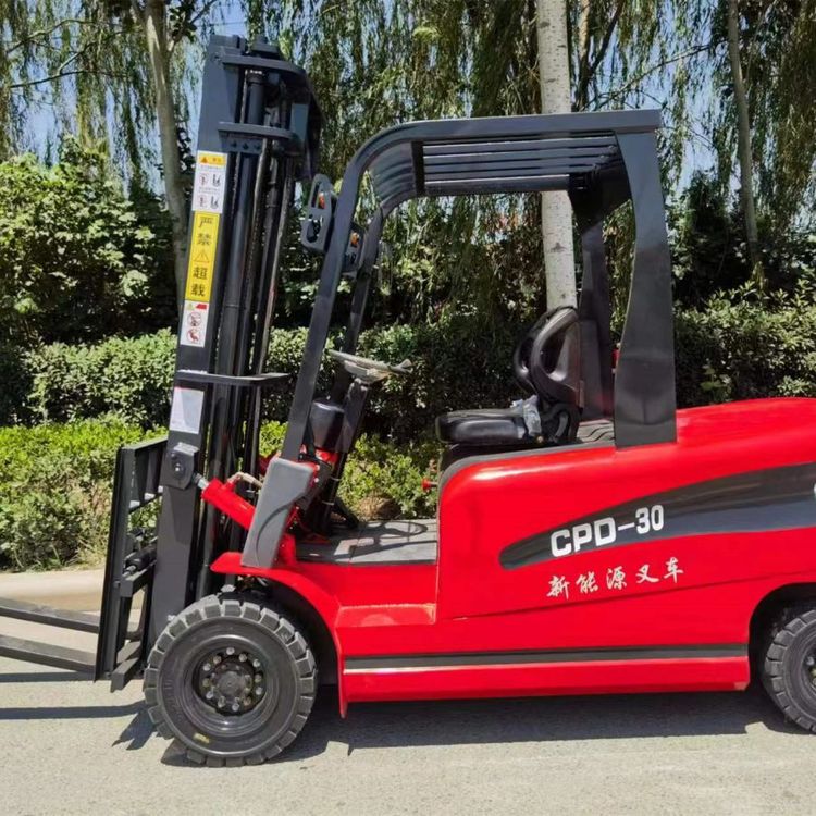 电动叉车1.5吨鲤电池叉车 助力环保绿色物流