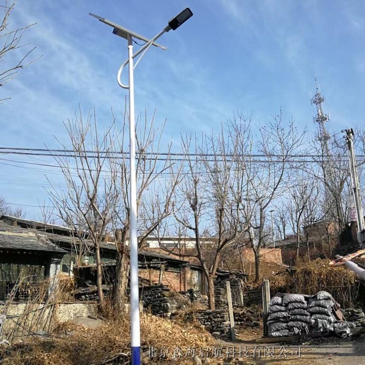5—8米LED太阳能路灯，通宵亮灯，保持3—5个阴雨天