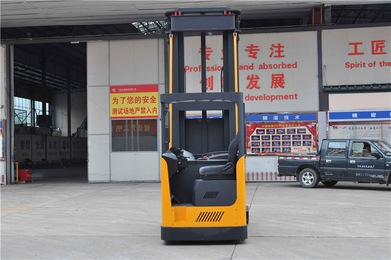 三向叉车 存取存储货物先进先出不受先后顺序影响