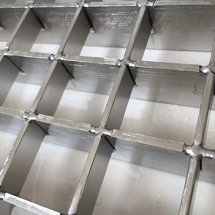 成都宝源非标钣金加工 钢结构件设计定做 焊接加工 来图来样加工