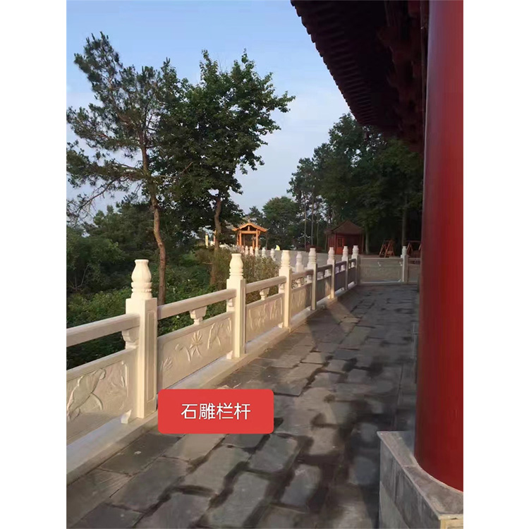 汉白玉浮雕栏板 耐磨性强 草白玉石 升旗台周边 石栏杆厂家