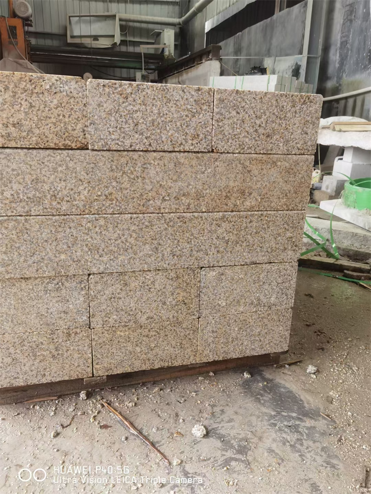 长期供应黄锈石 别墅外墙干挂 公园景区铺设用锈石