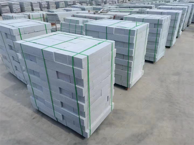 花岗岩芝麻灰 火烧板庭院