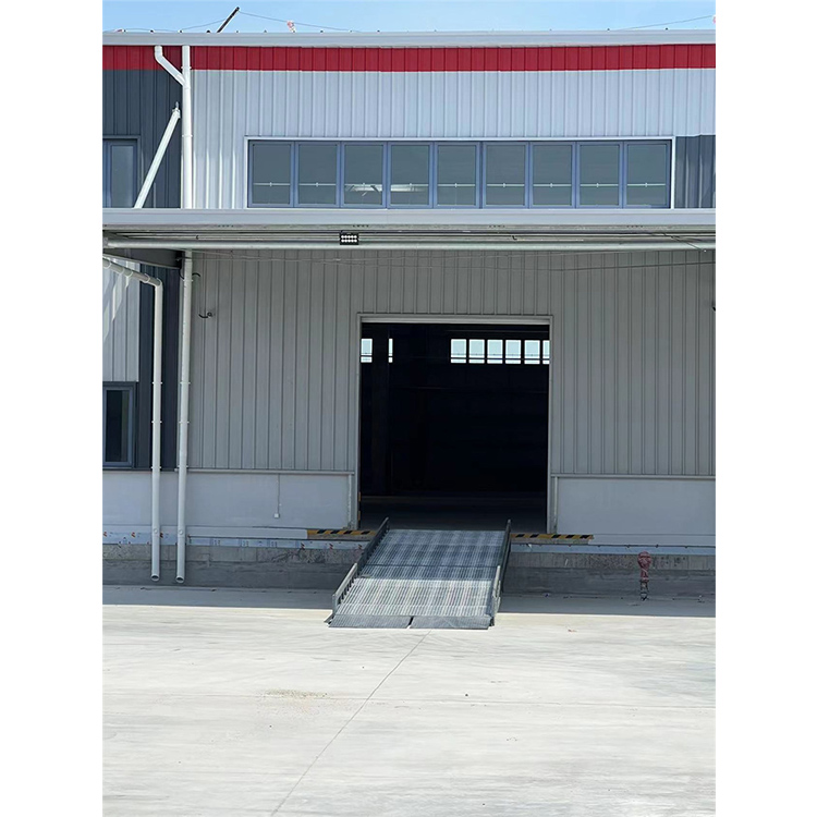 叉车坡道 移动式液压登车桥集装箱月台升降 叉车坡道