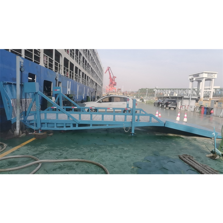 码头装卸货设备 移动液压登车桥 汽车装载机