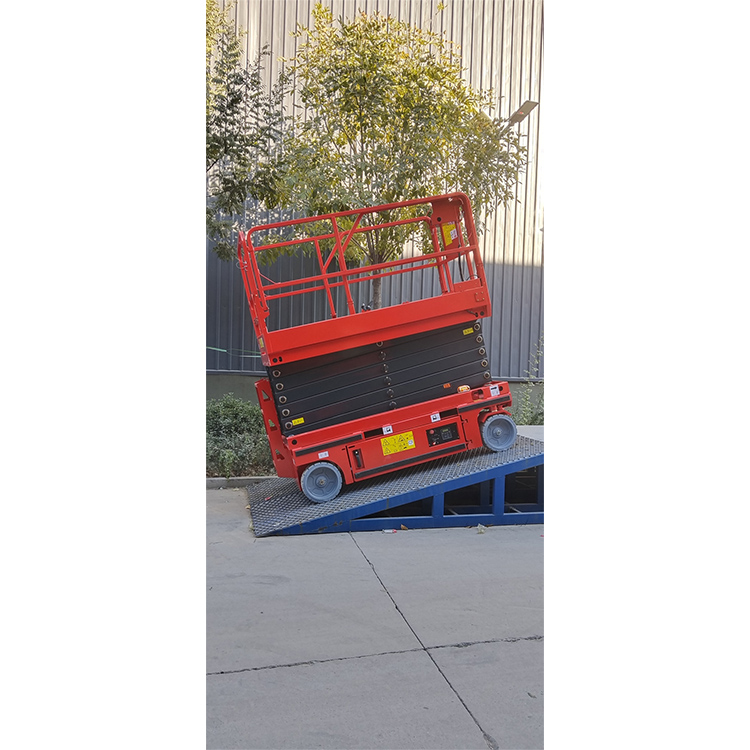全自行高空作业平台 自行走高空作业车液压升降平台