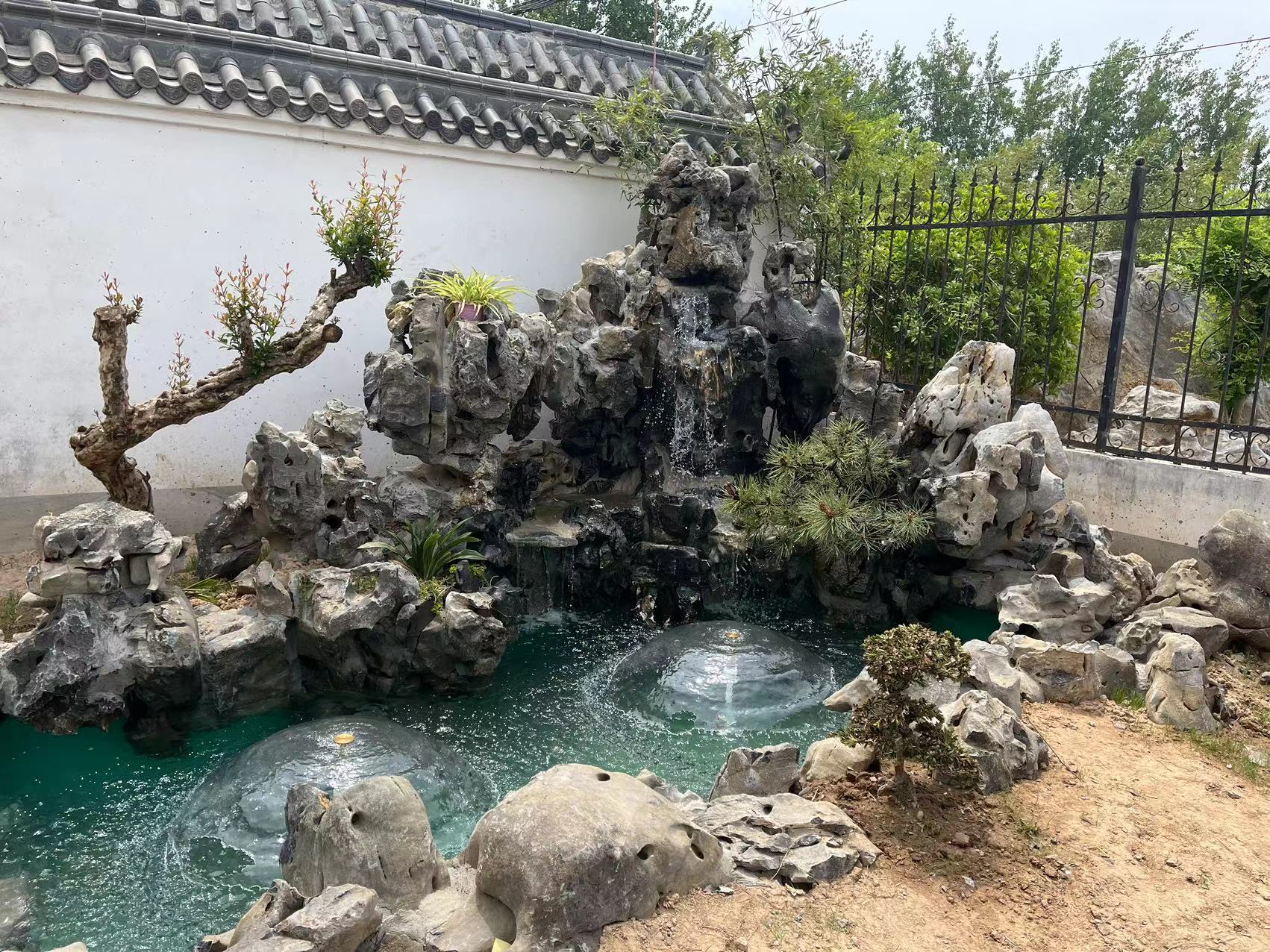 太湖石天然原石别墅庭院鱼池假山石料园林水系驳岸护坡点景石