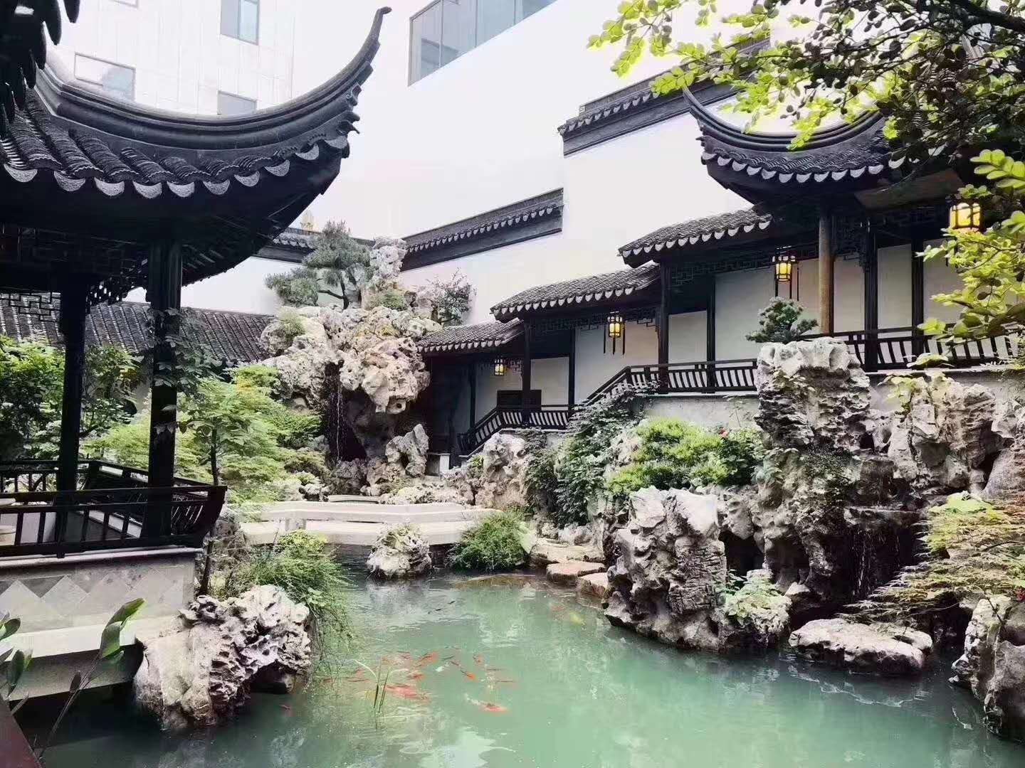 太湖石鱼池假山制作石料园林水系驳岸护坡点景石