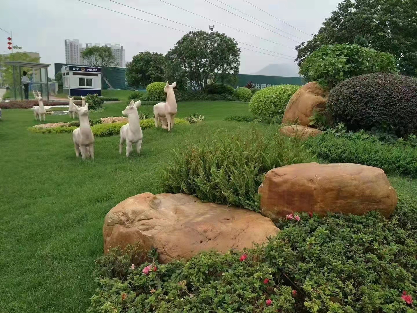 草坪置石园林点景石假山景观石小区园林绿化石材点缀石