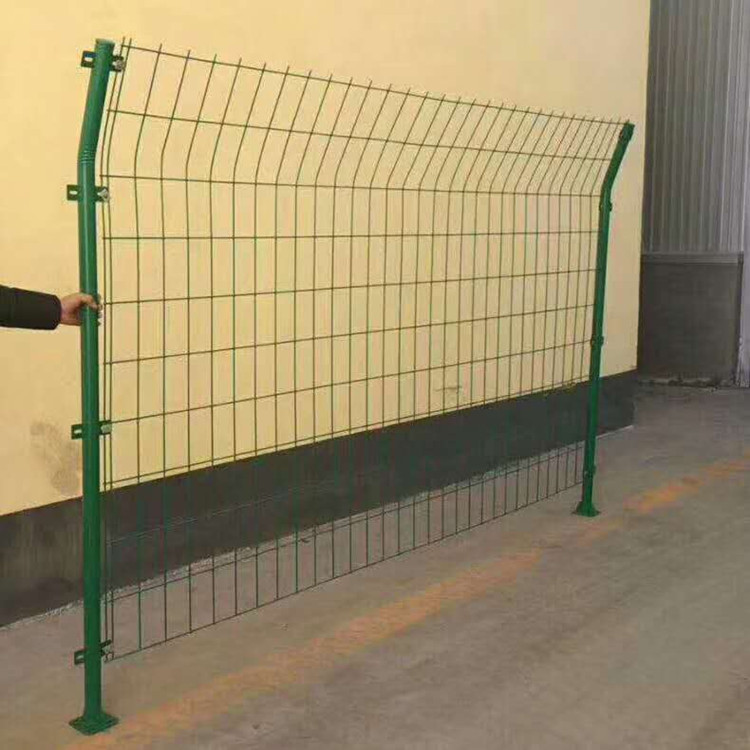 新疆护栏网厂家生产销售安装为一体的实力型企业