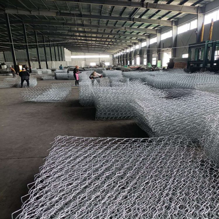 石笼网是由高热镀锌低碳钢丝采用六角拧编工艺、一次性成型