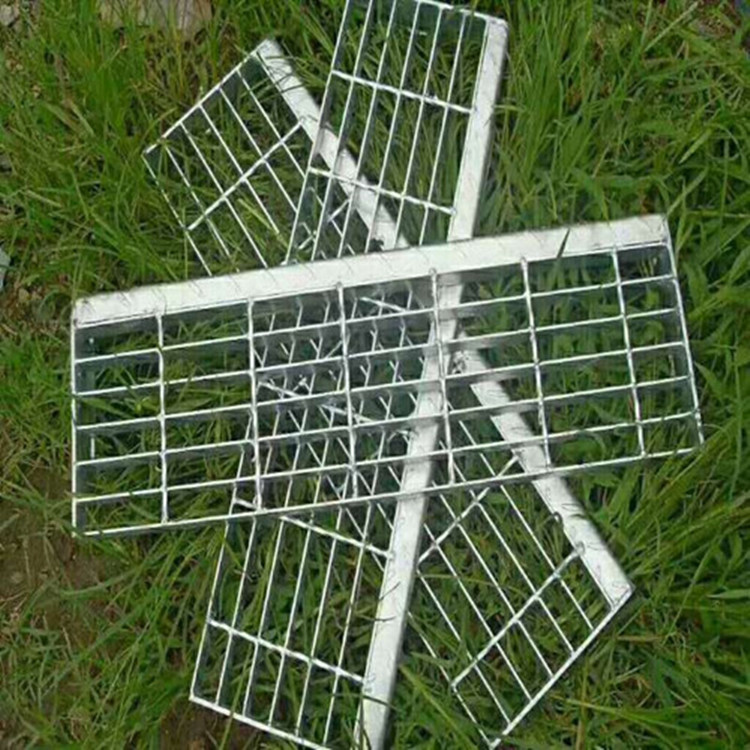 新疆踏步板钢格板楼梯踏步板生产厂家