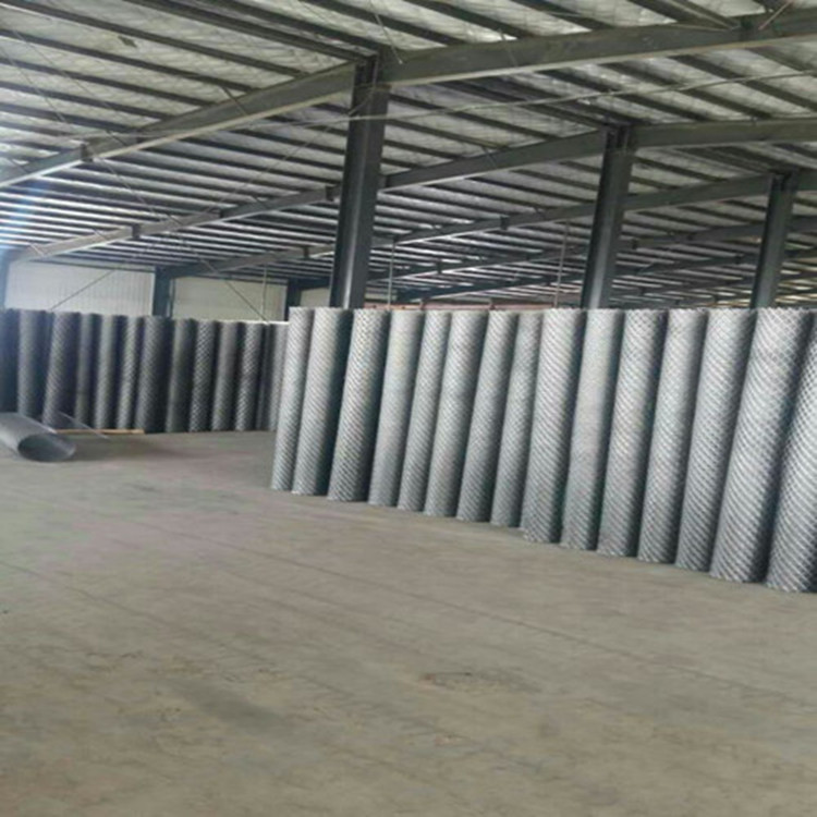 新疆钢板网新疆菱形网生产厂家