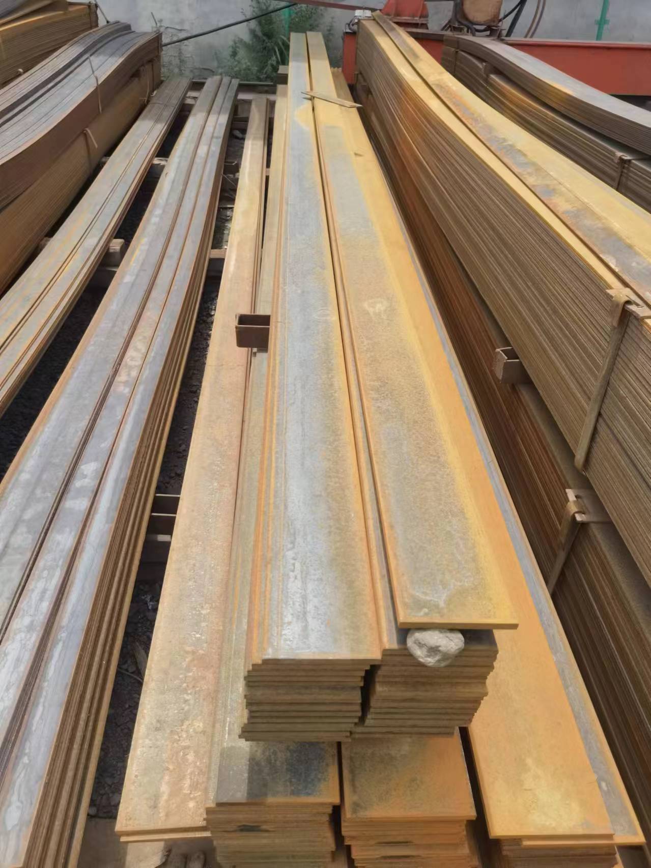 扁钢是如何生产的，扁钢加工的流程40*4规格齐全。镀锌扁钢