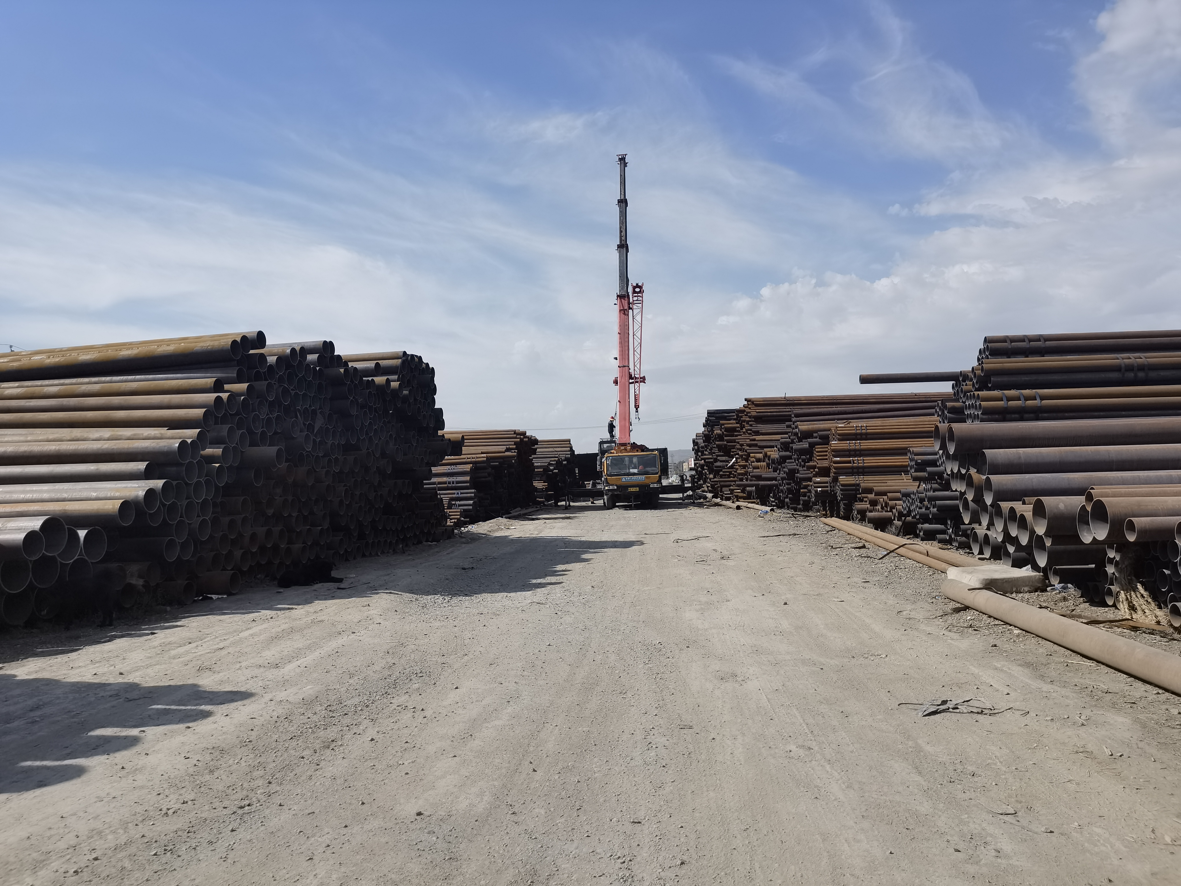 新疆钢材市场乌鲁木齐恒利天泰销售镀锌无缝管规格齐全