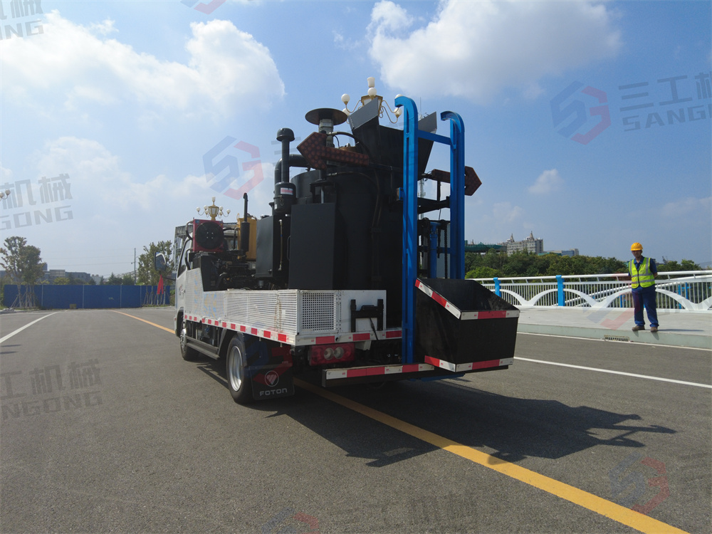 车载式道路养护车小型路面坑槽修补车移动式路面养护车沥青炒料机