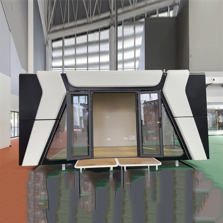 太空舱民宿 移动民宿 创意民宿