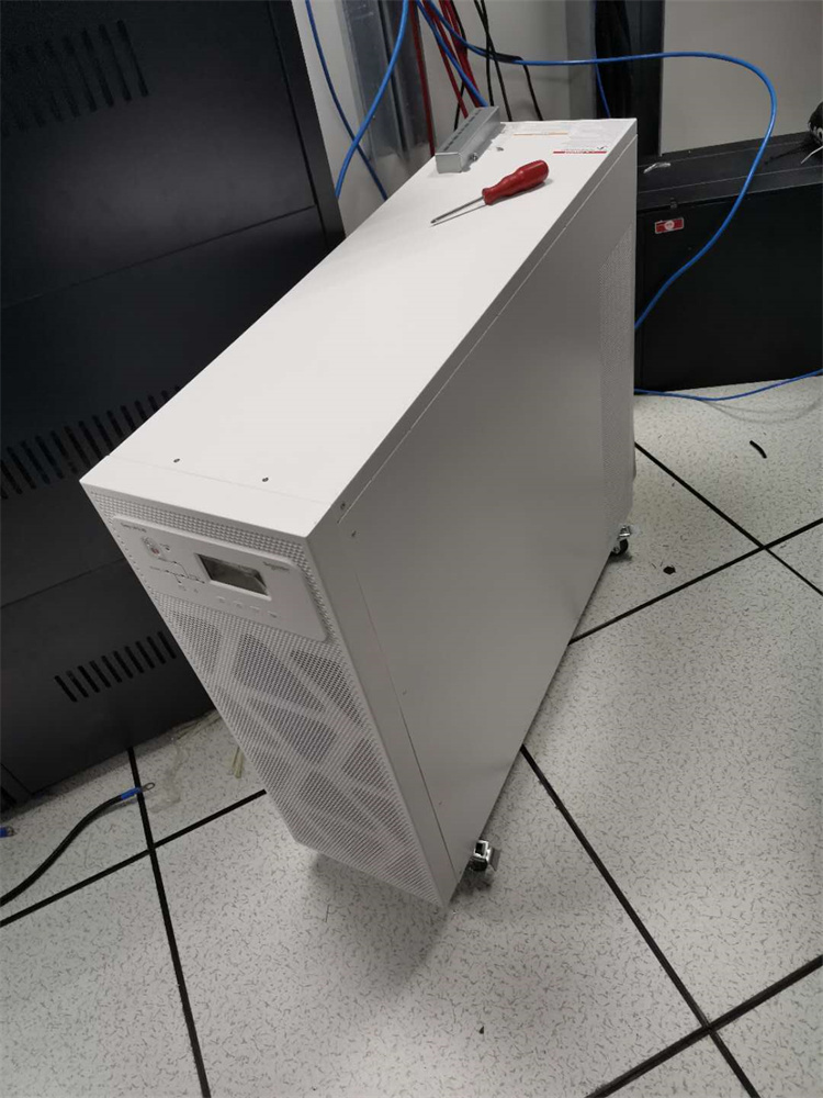 施耐德Easy系列 10KVA-200KVA UPS电源