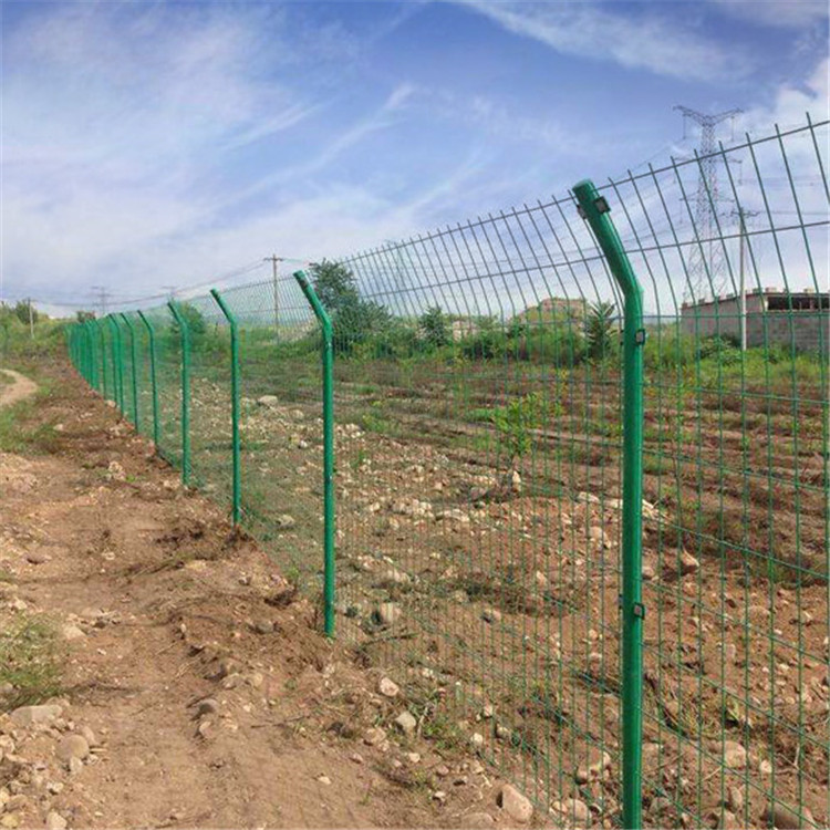 圈地果园防护网   绿色养殖场围栏  双边丝护栏实惠
