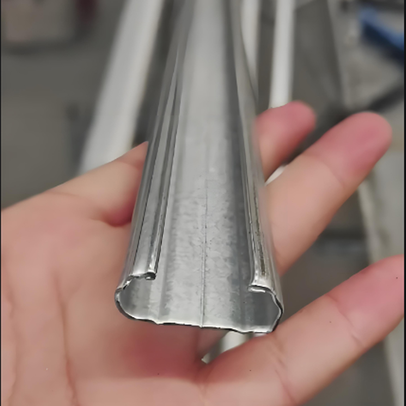 镀铝锌卡槽结实耐用，售后保障，薄厚，长度皆可定，实体厂家欢迎咨询