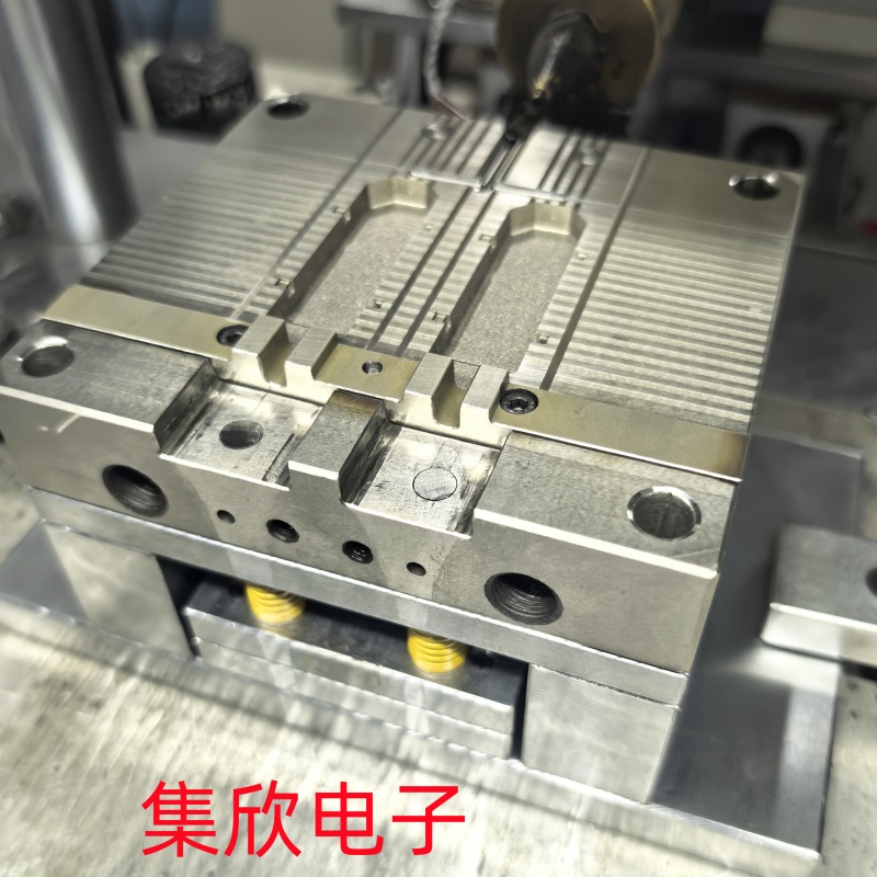 低压注塑模具 线束注塑包胶模具