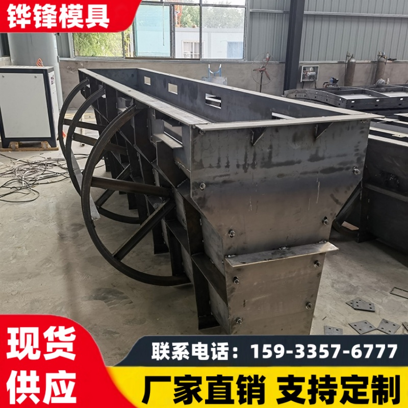 隔离墩模具 道路公路水泥防撞墙隔离墩 混凝土钢模具厂家现货批发