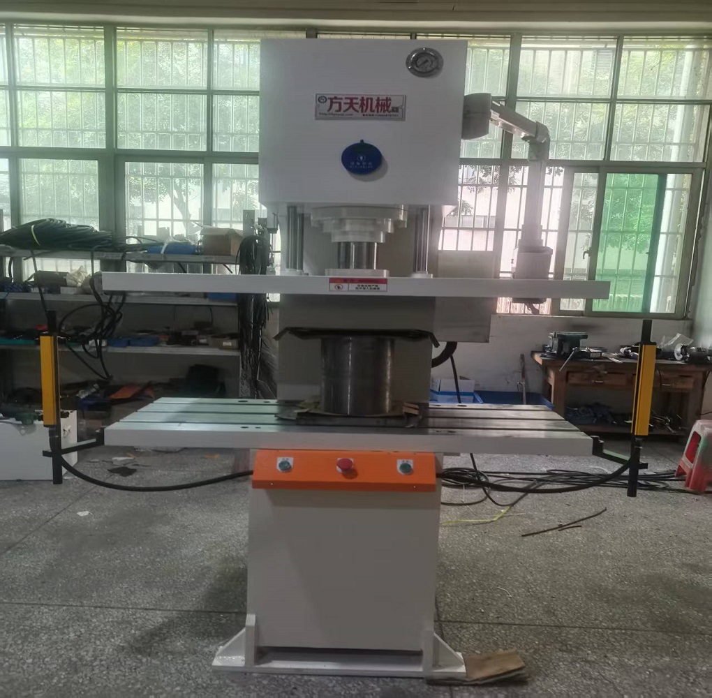 单臂液压机 开式设计操作方便