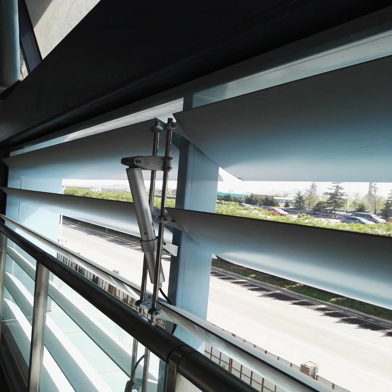 百叶窗分成固定百叶窗手动百叶窗电动百叶窗可供选择