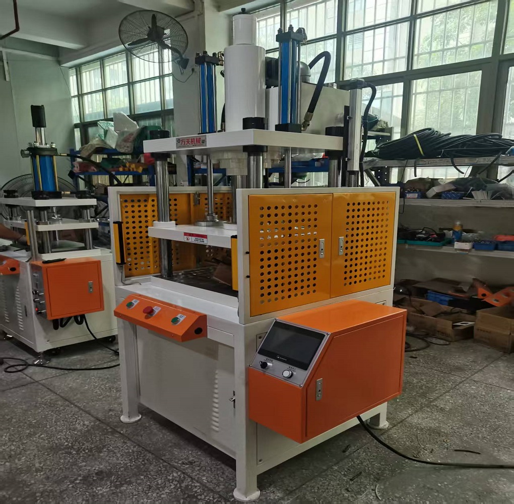 四柱油压机 采用伺服液压系统控制精密度高