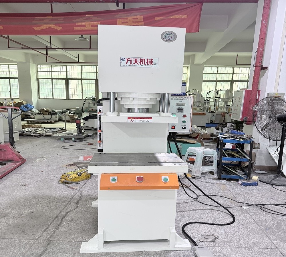 粉沫压块机 40吨形结构强度好 用于冶金粉沫压力成型